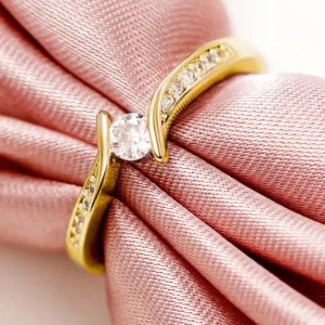 Bague Minimaliste Femme avec Zircon Rond Brillant – Bijou Élégant pour Mariage et Fiançailles