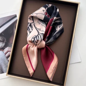 Foulard Carré en Soie Imprimé Floral pour Femme – Bandana, Châle et Accessoire Cheveux Tendance 2026