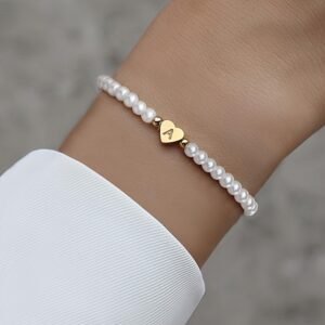 Bracelet Personnalisé Femme Plaqué Or 14 Carats avec Initiale A-Z et Pendentif Cœur – Bijou Élégant en Perles