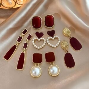 Parure de Bijoux Femme – Lot de 5 Paires de Boucles d'Oreilles Clous Vintage Français | Cœurs, Formes Géométriques Irrégulières, Perles d'Imitation Bordeaux, Style Élégant et Tendance, Idée Cadeau