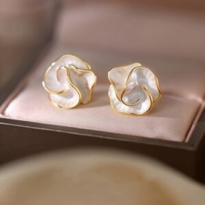 Boucles d'Oreilles Camélia pour Femme – Clous d'Oreilles Élégants Style Luxe Léger