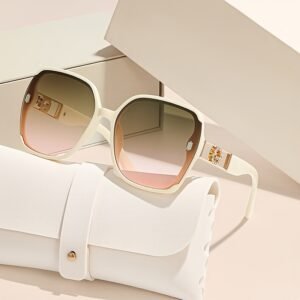 Lunettes de Soleil Carrées Surdimensionnées – Monture Crème & Charnières Dorées Style Luxe Unisexe