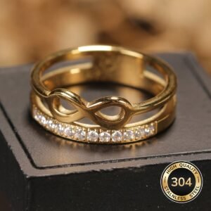 Bague Double Couche Plaquée Or 18K en Acier Inoxydable – Couronne à Zircones et Strass, Style Coréen Rétro Chic, Bijou Glamour pour Femme